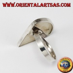 Bague en argent avec nacre triangulaire (secteur circulaire)