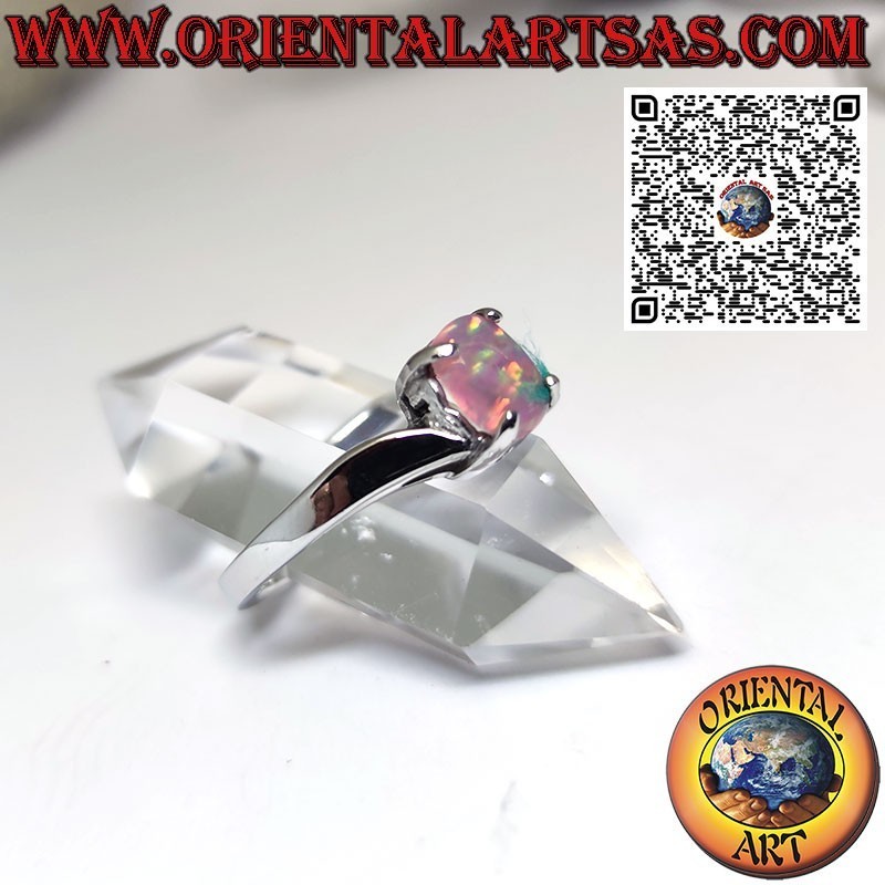 Bague en argent avec opale arlequin ovale et monture asymétrique