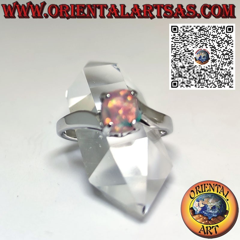 Anillo de plata con ópalo arlequín ovalado y engaste asimétrico