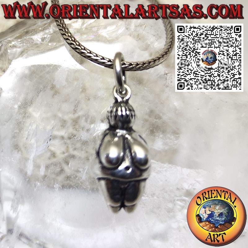 Colgante de plata la Gran Madre o Diosa Madre, divinidad femenina