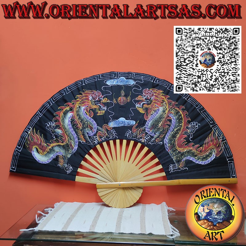 Wandventilator Drachen auf schwarzem Hintergrund auf 100 cm Stoff gemalt