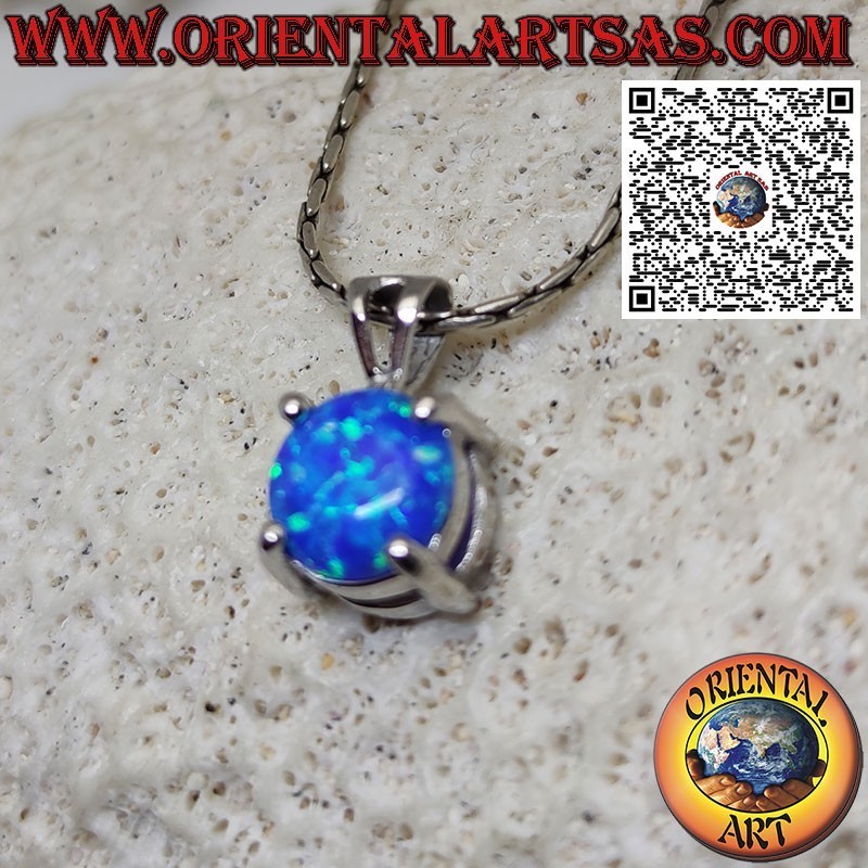Pendentif en argent avec opale bleue ronde sertie de quatre griffes