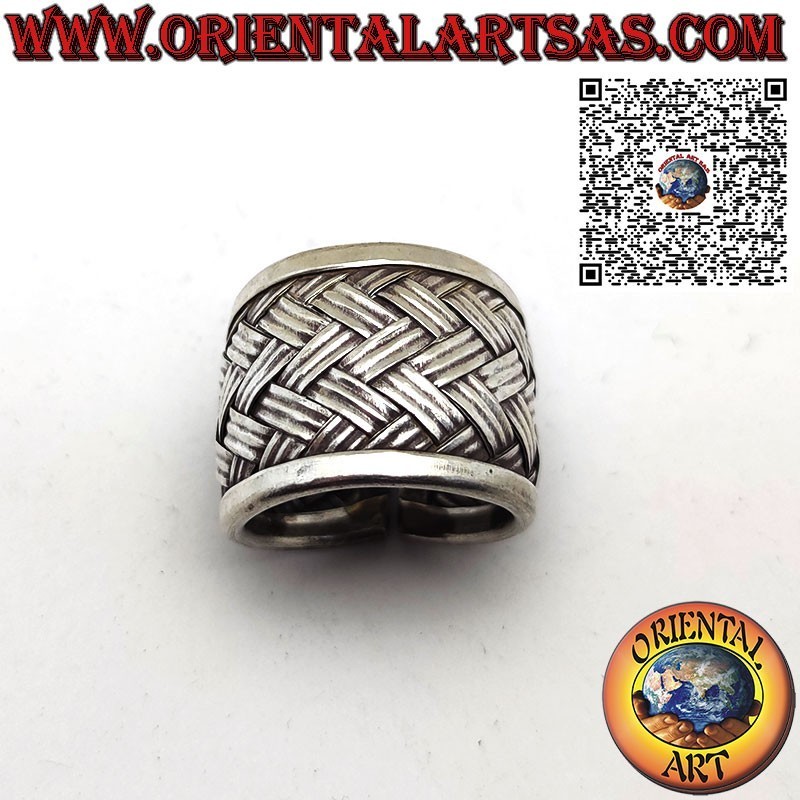 Anillo de plata con banda ancha y redondeada tejida por los Karen