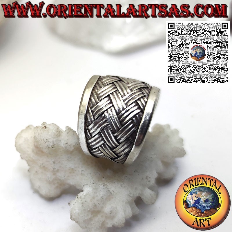 Bague en argent avec une large bande arrondie tissée par les Karen