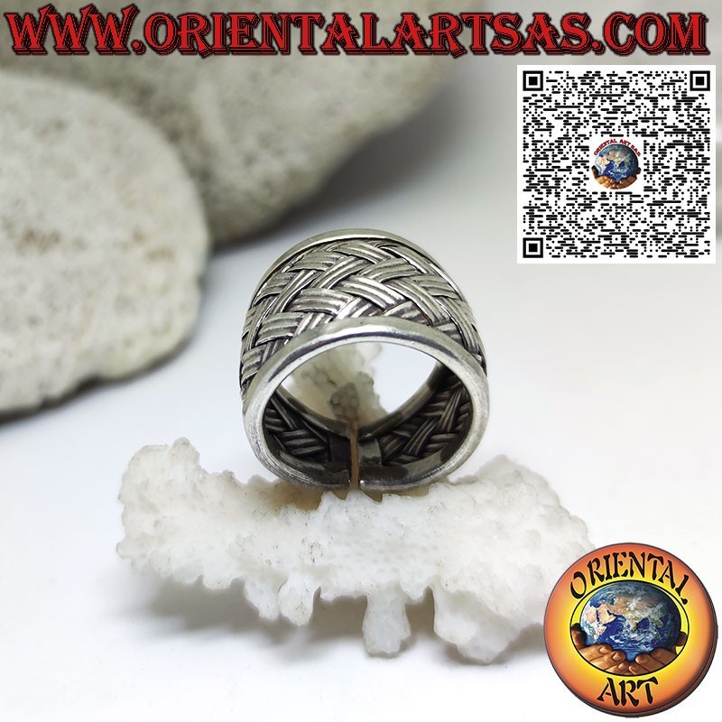 Bague en argent avec une large bande arrondie tissée par les Karen