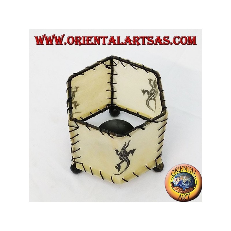Leather grip holder, hexagonal prism with drawn gecko