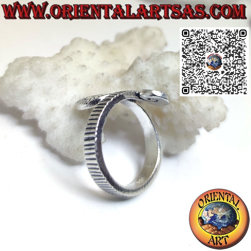 Anello in argento a spirale intagliato fatto a mano dai Karen