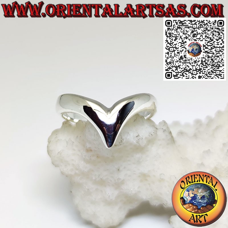 Anello in argento liscio a V simbolo di un amore intenso e passionale