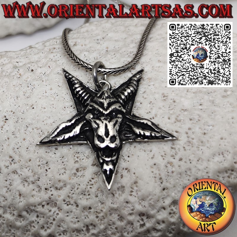 Colgante de plata Baphomet sobre el pentáculo, símbolo de Satán y Wicca.