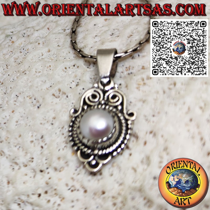 Silver pendant with pearl set and surrounded in baroque style