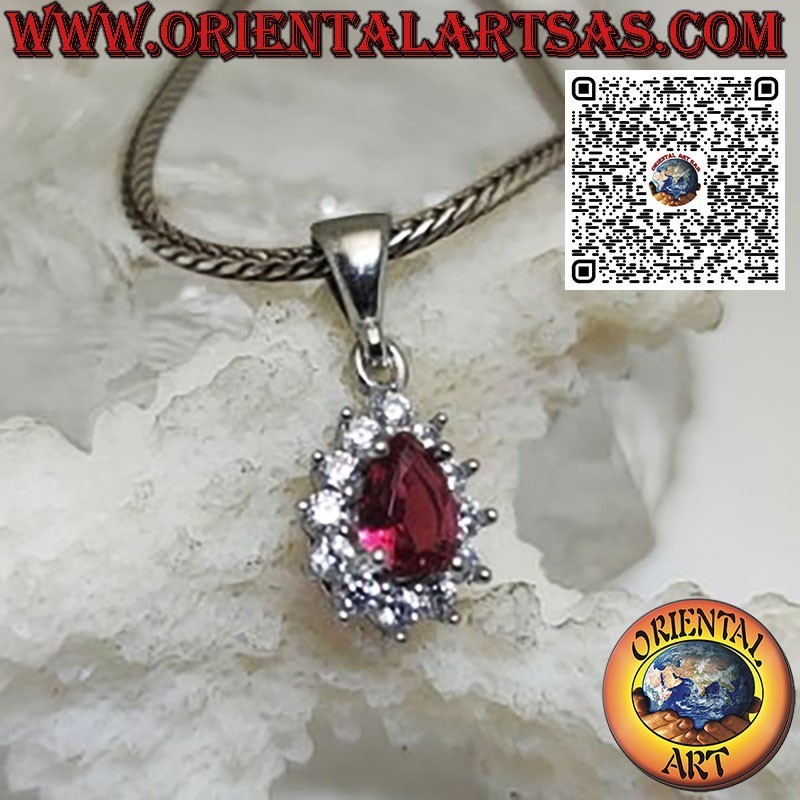 Colgante de plata con granate en forma de gota y rodeado de circonitas redondas