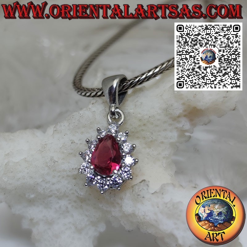 Pendentif en argent avec grenat en forme de goutte et entouré de zircons ronds