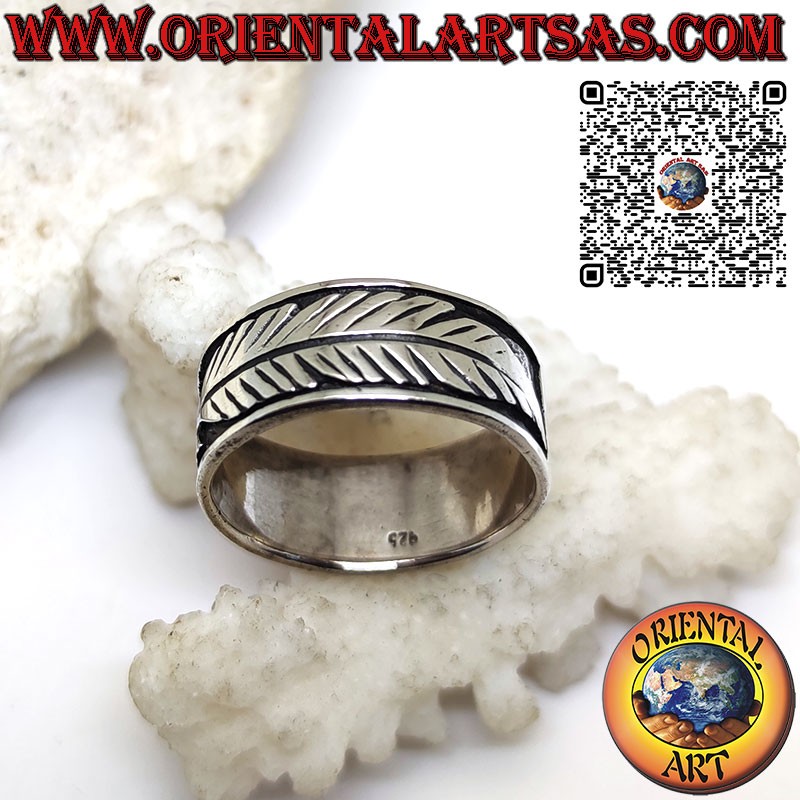 Anillo de banda de plata de 9 mm. con dos plumas en bajo relieve