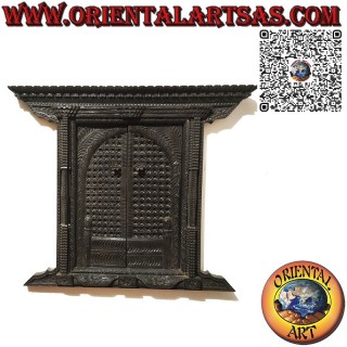 Miniatur eines typischen geschnitzten Holzportals aus Bhaktapur Nepal mit 2 Türen