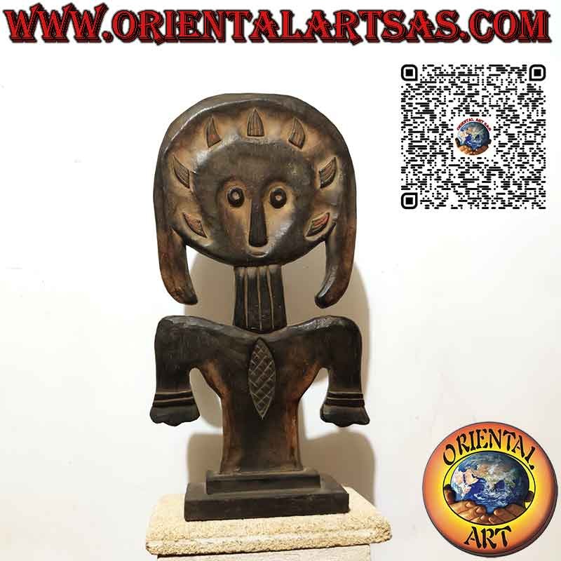 Papuan totem depicting ancient primitive ancestral divinity