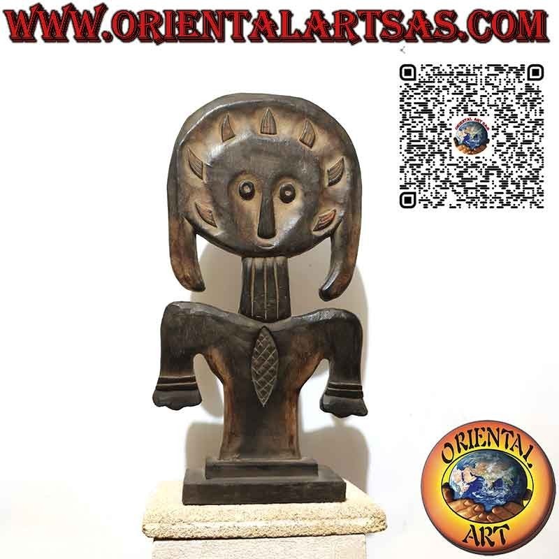 Totem papou représentant une ancienne divinité ancestrale primitive