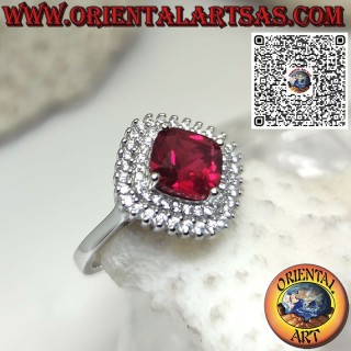 Bague en argent avec rubis synthétique entouré de 2 rangées de zircons