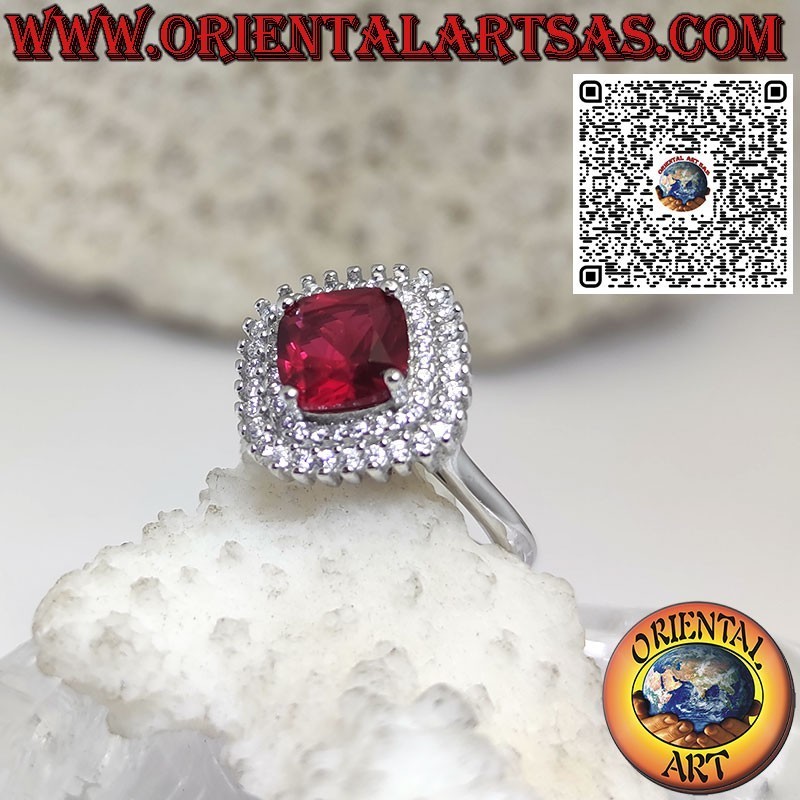 Anello in argento con rubino sintetico contornato da 2 file di zirconi