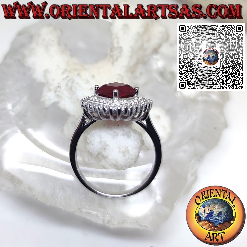 Bague en argent avec rubis synthétique entouré de 2 rangées de zircons