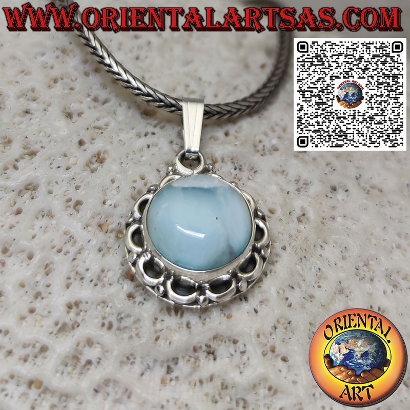 Ciondolo in argento con larimar naturale tonda contornata a semicerchi