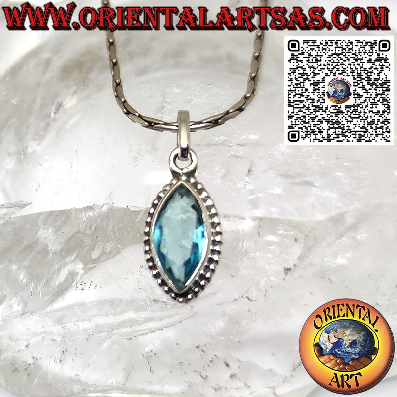 Pendentif en argent avec topaze navette bleue entourée d'un galon