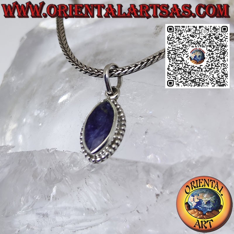 Colgante de plata con zafiro lanzadera natural y borde trenzado