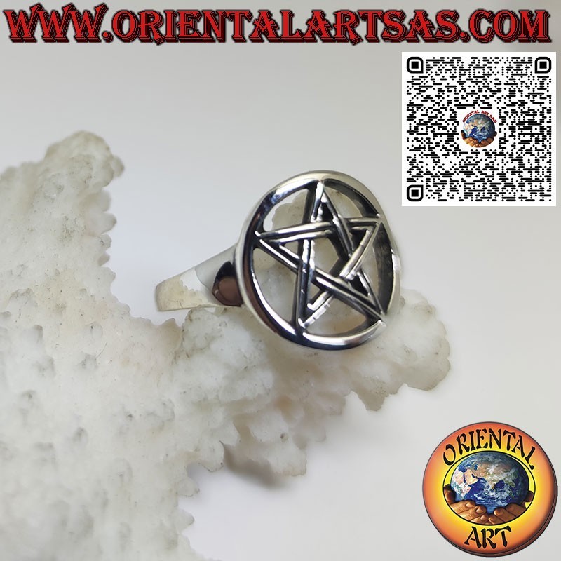 Ring aus 925er Silber mit im Kreis geschnitztem Pentagrammstern