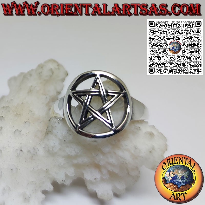 Ring aus 925er Silber mit im Kreis geschnitztem Pentagrammstern