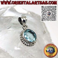 Ciondolo in argento con topazio azzurro a tondo  contornato da pallini