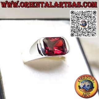 Anillo de plata con granate rectangular engastado en cruz