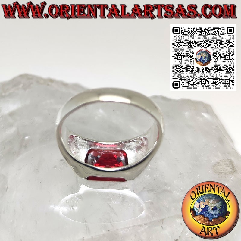Anello in argento con granato rettangolare incastonato di traverso
