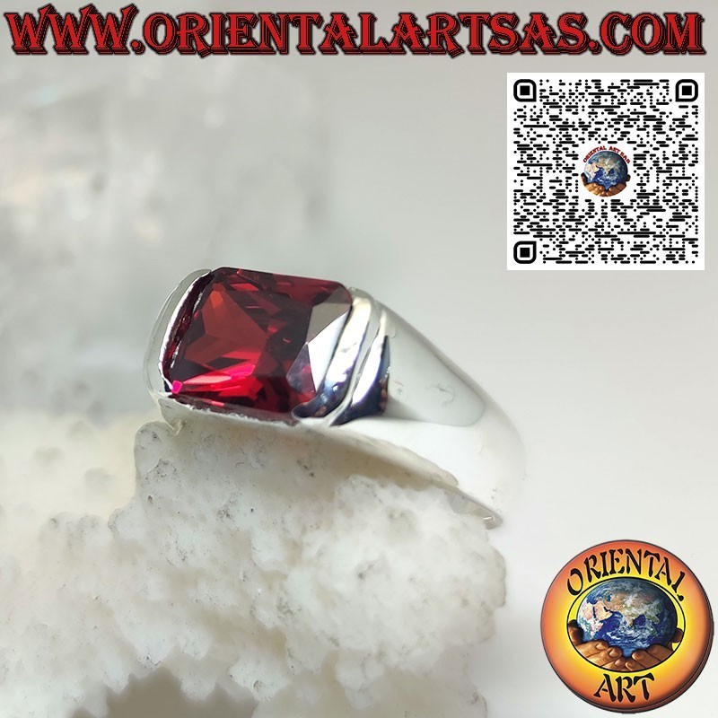 Bague en argent avec grenat rectangulaire serti en croix