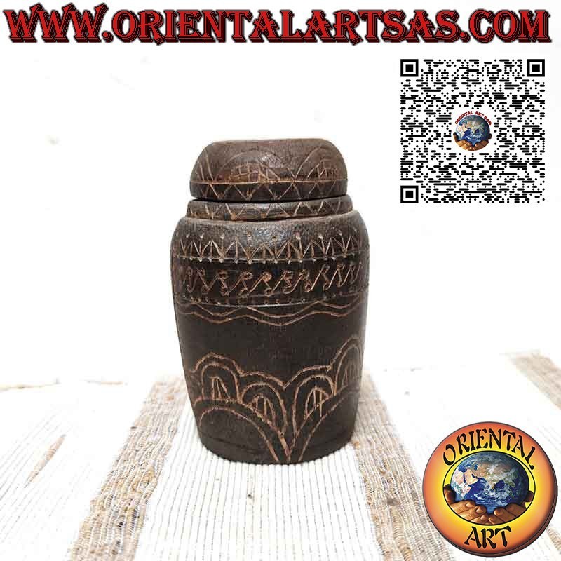 Récipient cylindrique ancien en bois et bambou gravé par Dayak Borneo