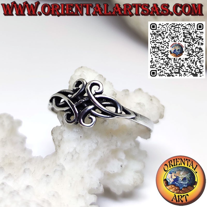 Silberring mit keltischem Knoten der unendlichen Liebe des Paares