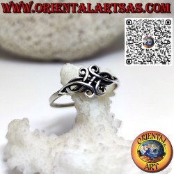 Silver ring with Celtic knot of the couple's infinite love