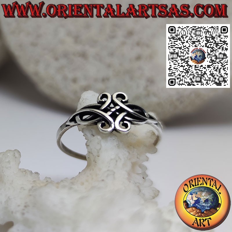 Anillo de plata con nudo celta del amor infinito de la pareja.