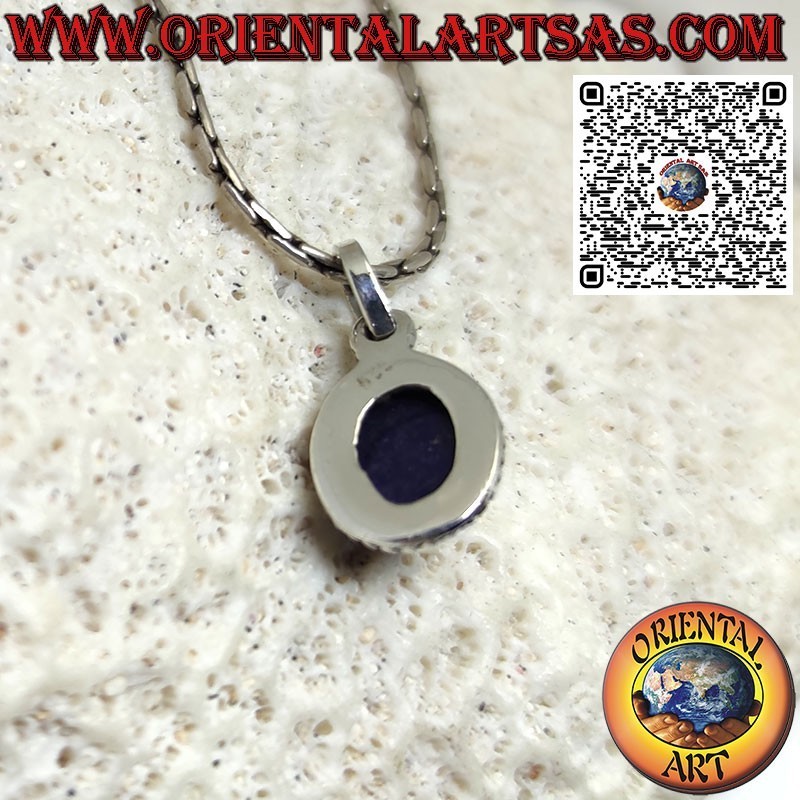 Colgante de plata con lapislázuli ovalado rodeado de bolas.