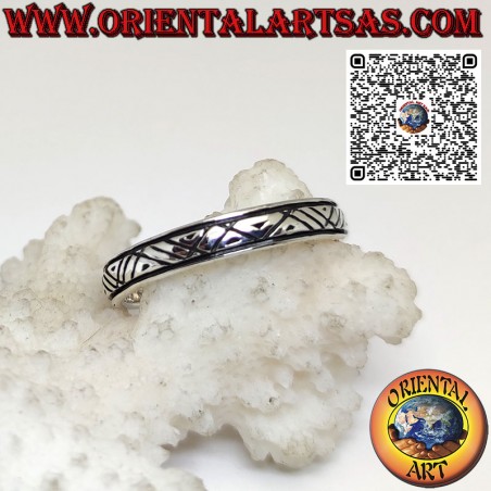 Silver band ring with asymmetrical oblique striped carvings