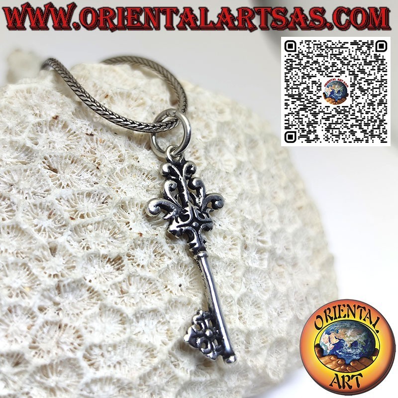 Colgante de plata 925 en forma de antigua llave florentina con lirio