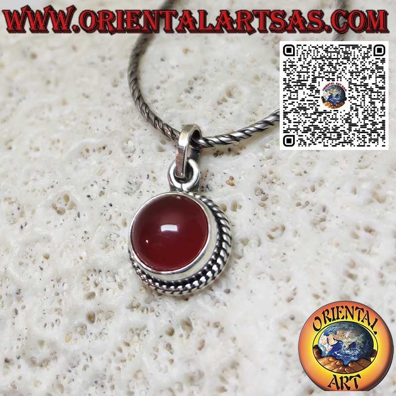 Pendentif en argent avec cornaline ronde naturelle entourée d'un galon