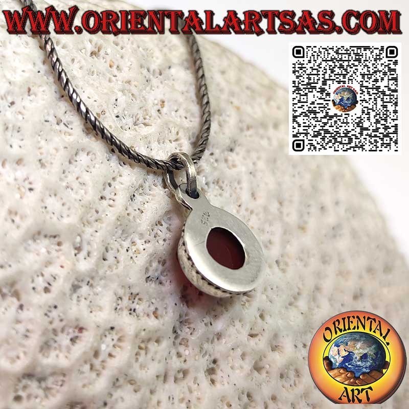 Pendentif en argent avec cornaline ronde naturelle entourée d'un galon