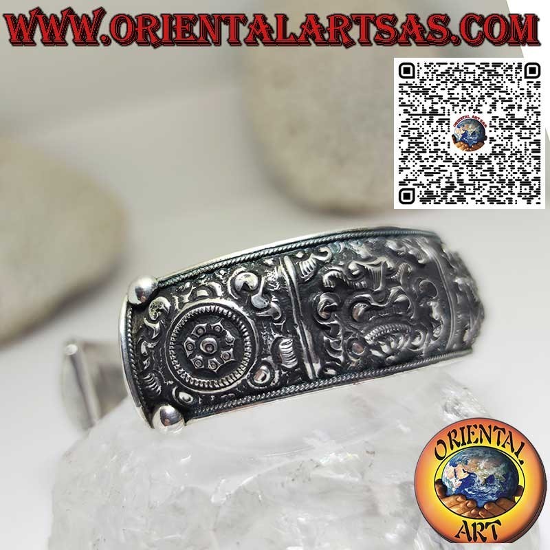 Pulsera de plata cincelada con los ocho símbolos auspiciosos