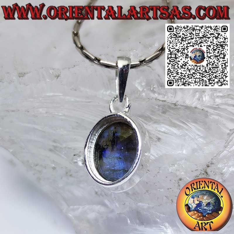 Pendentif en argent avec labradorite ovale naturelle sertie sur tranche haute
