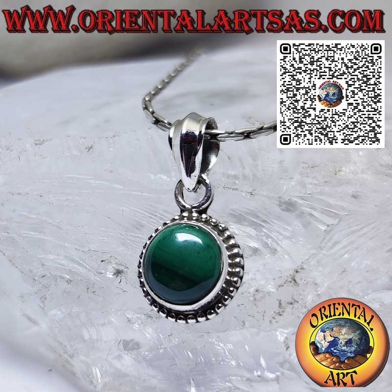 Ciondolo in argento con malachite naturale tonda contornata da sfere