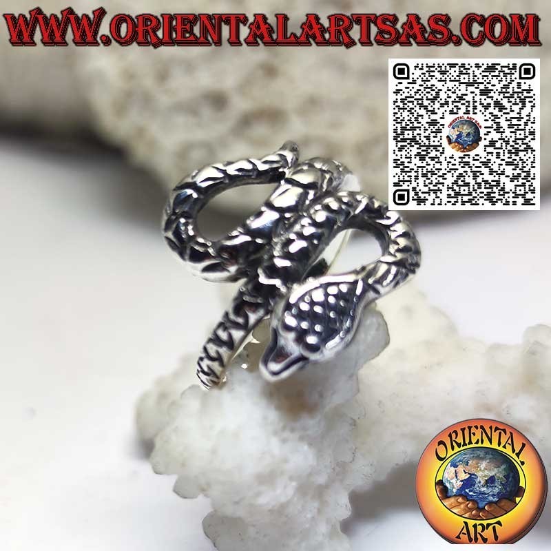 Anello cobra avvolgente e sinuoso realizzato in solido argento 925 ‰