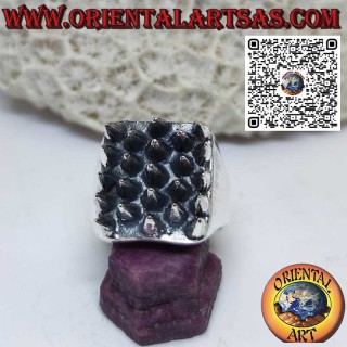 Square 925‰ silver ring with 23 cone-shaped spikes