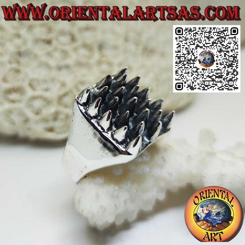 Bague carrée en argent 925‰ avec 23 pointes en forme de cône