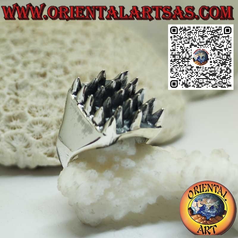 Bague carrée en argent 925‰ avec 23 pointes en forme de cône