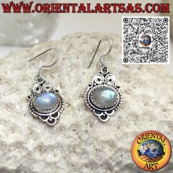 Boucles d'oreilles en argent de style népalais avec pierre de lune transversale