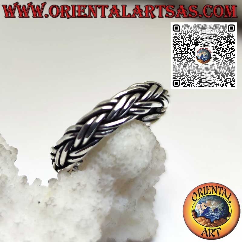 Silver band ring with a pair of intertwined wires from 5 mm. length